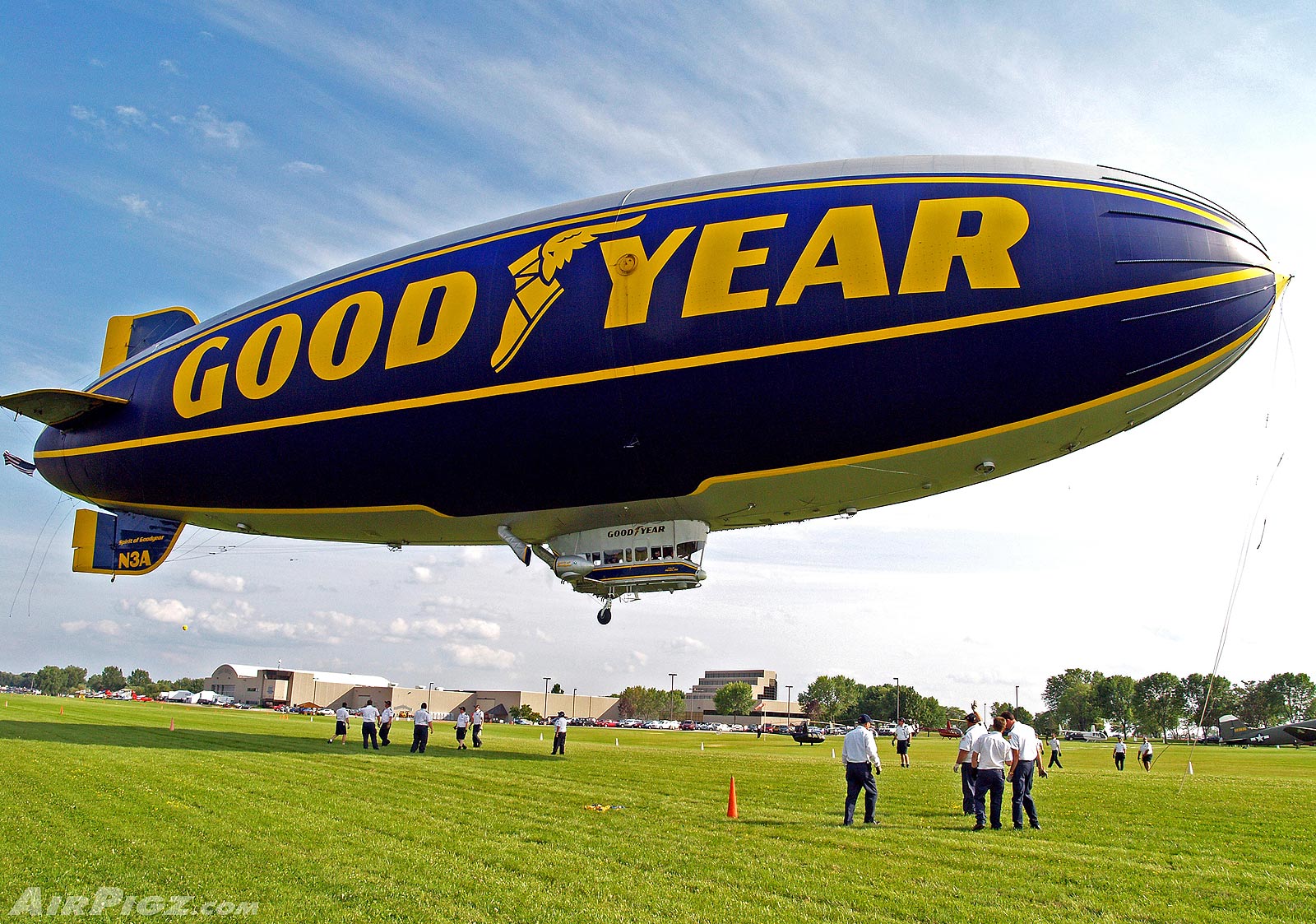 CoolPix - Misc: The Majestic Goodyear Blimp at OSH10 - blog - AirPigz